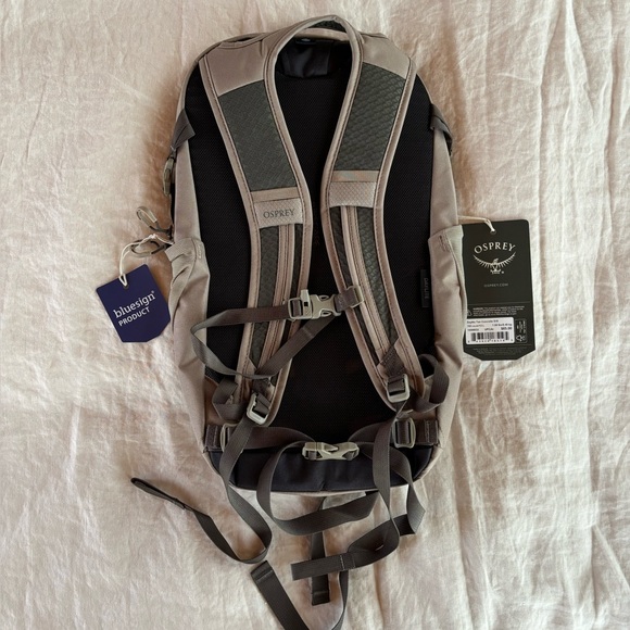 OSPREY NWT Daylite “Concrete Gray” Backpack - Picture 3 of 7